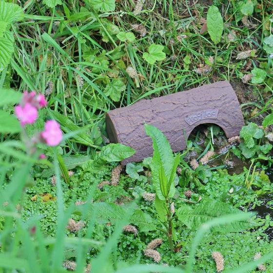 Frog log eco frog and toad shelter product photo ai5 L
